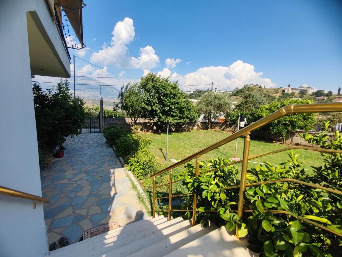 Cheerful 2 Bedroom Villa With Free Parking. Gjirokastra Zewnętrze zdjęcie